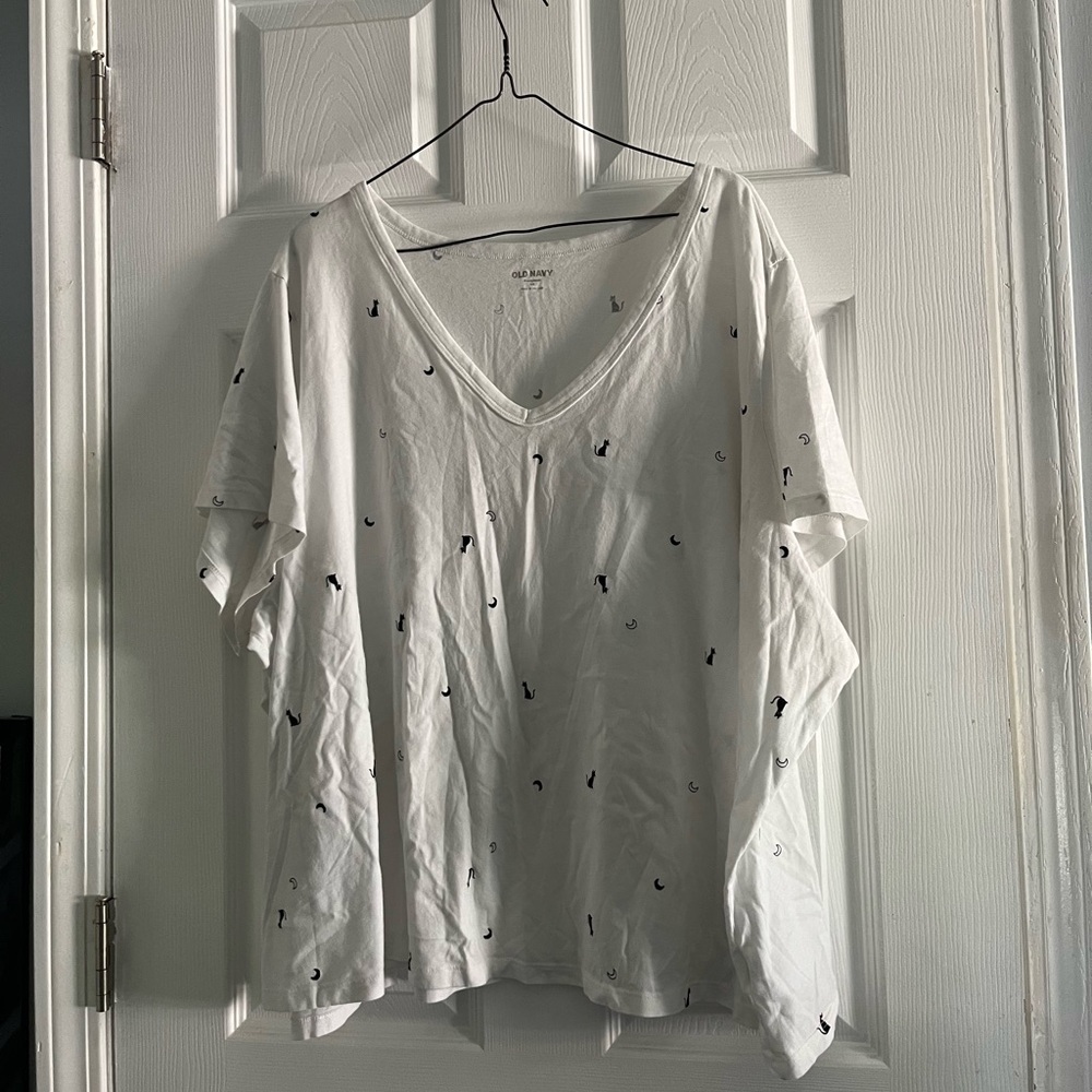 Old Navy White Short Sleeve Tee with Black Print